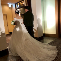 提携先ドレス着用