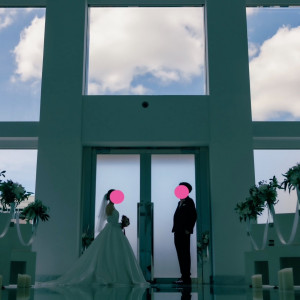 チャペルでの前撮り写真です。外からの光と下の反射が良きです！|781855さんのGeo World VIP（ジオワールドビップ）の写真(2592974)