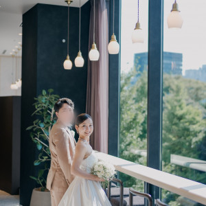 ロビーにて、太陽の光がたっぷり入り、優しい明るさで包まれます|781883さんのBRASS BLEU 東京(ブラスブルートウキョウ)●BRASSグループの写真(2596717)