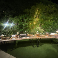 中庭に用意してくれたスイーツブュッフェの様子。