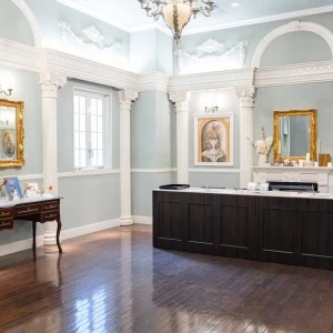 受付のスペースは水色にゴールドで可愛いです。|781919さんのOSAKA St.BATH CHURCH(大阪セントバース教会)の写真(2593468)