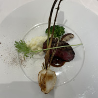 季節の野菜付きの牛肉