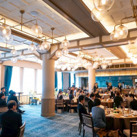 オープンキッチンのある披露宴会場