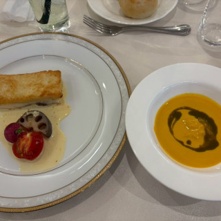 魚料理とスープ