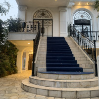 フラワーシャワーを行う階段