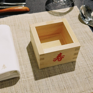 乾杯はこちらの枡で鏡開き後に日本酒を！枡はお持ち帰りでした！