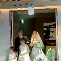 入場。
姪っ子2人にフラワーガールをやってもらいました。