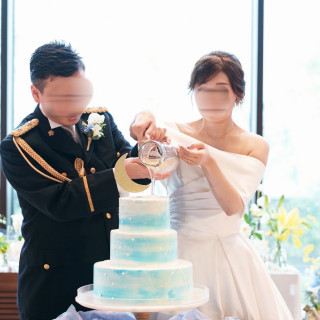 星と月をイメージにして入刀ではなく金箔ドリップを行いました