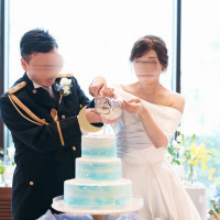 星と月をイメージにして入刀ではなく金箔ドリップを行いました