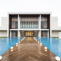 雨の日の外観です