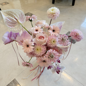 パールをつけたり、スプレーで色をつけて可愛さMAXブーケ|782012さんのアーヴェリール迎賓館（高松）/テイクアンドギヴ・ニーズウェディングの写真(2594120)