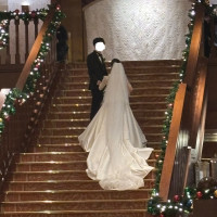 ロビーの大階段はウェディングドレスがとても映えます。