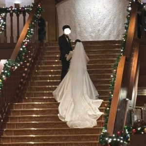 ロビーの大階段はウェディングドレスがとても映えます。|782013さんのホテルオークラ京都の写真(2594513)