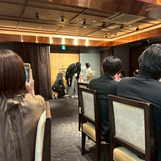 入場、退場は後ろの扉のみです。