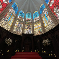 圧巻のステンドグラス