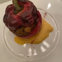 パプリカの中にお肉料理