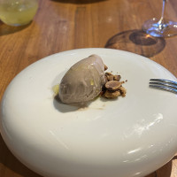 アイスが濃厚で皿がオシャレだった