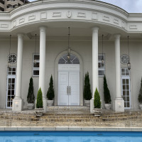 プール付きの別邸