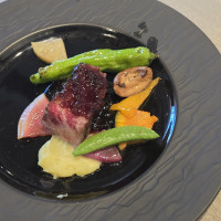 オリーブ牛のステーキは口の中でとろけ肉のうま味が広がる絶品