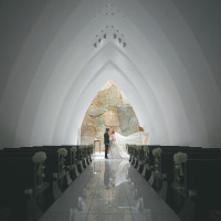 白を基調とした、とても香りのいいチャペルです。