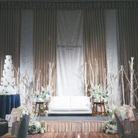 品がありながら固くなりすぎないソファを使用しました。