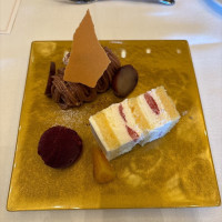 ウェディングケーキと参列者に大好評だったモンブランのケーキ