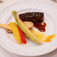 国産牛フィレ肉のグリル
マデラソース 信州野菜を添えて