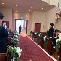 光の中へ入るような退場