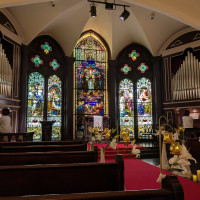 圧巻のステンドグラス