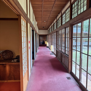 ゲストが時間まで待っていただく母屋。落ち着いた空間です。