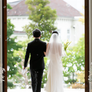 挙式退場時にシャボン玉出してくださいました|782312さんのアートグレイス ウエディングコースト(大阪)の写真(2596667)