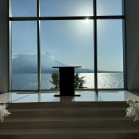 日差しの入るチャペル