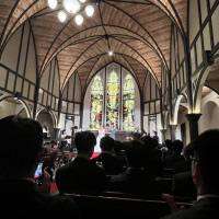 天井が高く広々としたチャペルは幻想的でした。