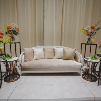 高砂をソファにしたことで、ゲストとの距離が近づきました。