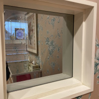 挙式会場の様子が控え室から見えます