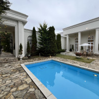 ホワイトハウスプール