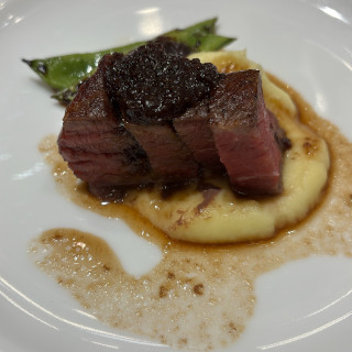 お肉料理です。