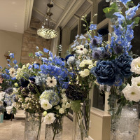 秋冬に合うようグレー寄りの水色で組んでいただきました。