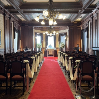 木造の壁床天井が落ち着いた雰囲気を演出。木の香りも感じる。