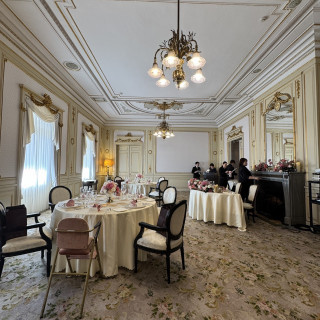 電飾、壁床天井の装飾が豪華。
お城にいるかのような雰囲気。