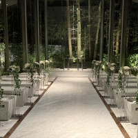 夜の挙式場です。冬でも緑が見えてとても素敵です！