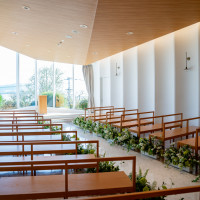 海の見える明るいチャペル