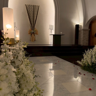 こちらはフラワーシャワー後のチャペル