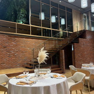 階段からの登場ができます。