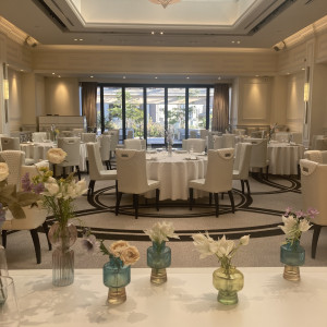 天窓とテラスが続いている上品でナチュラルな会場|782626さんのステラ・デル・アンジェロの写真(2596530)