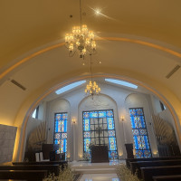 素敵なステンドグラスが特徴的なチャペルです