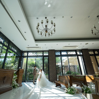 チャペルでの前撮り写真です