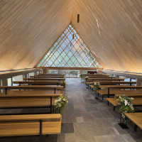 ウッド調のチャペルが印象的です