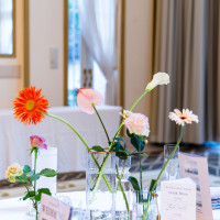 テーブルで向かい側の人とも話しやすい低めにしてもらいました