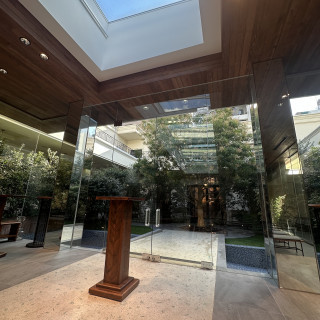 チャペルの奥からガーデンまで直結できます。